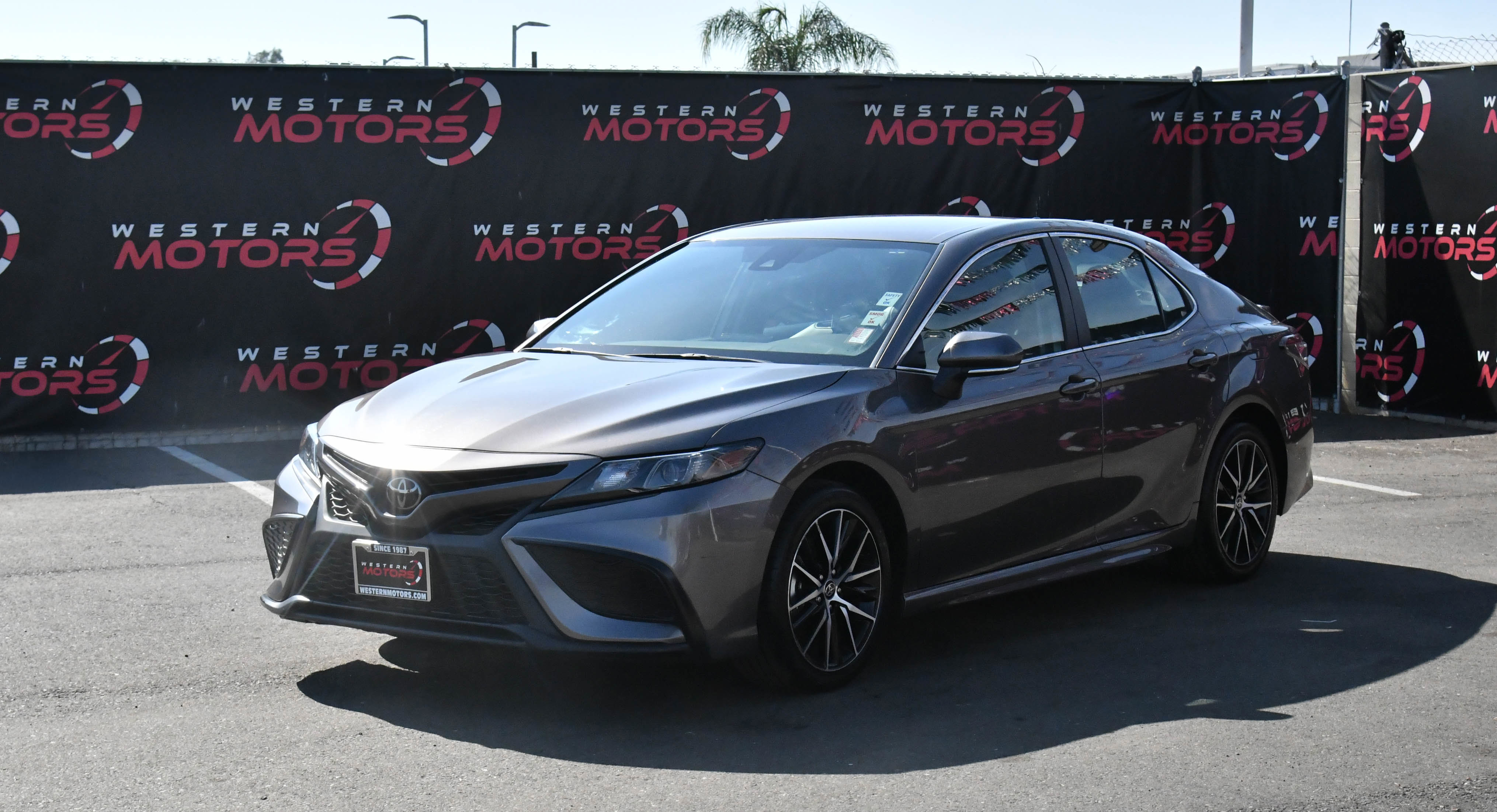 Used 2024 Toyota Camry SE image 3