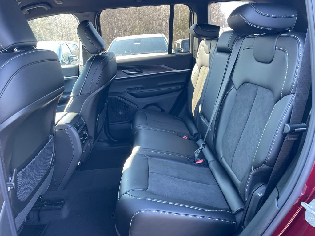 New 2026 Jeep Grand Cherokee Altitude AWD/4WD image 9