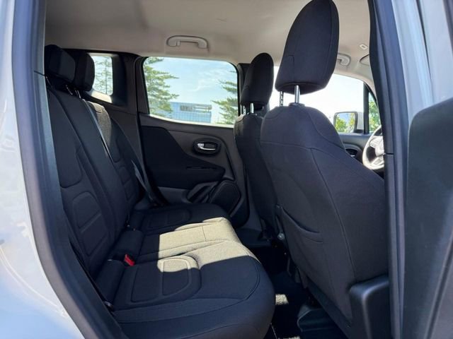 Used 2021 Jeep Renegade Latitude AWD/4WD image 11
