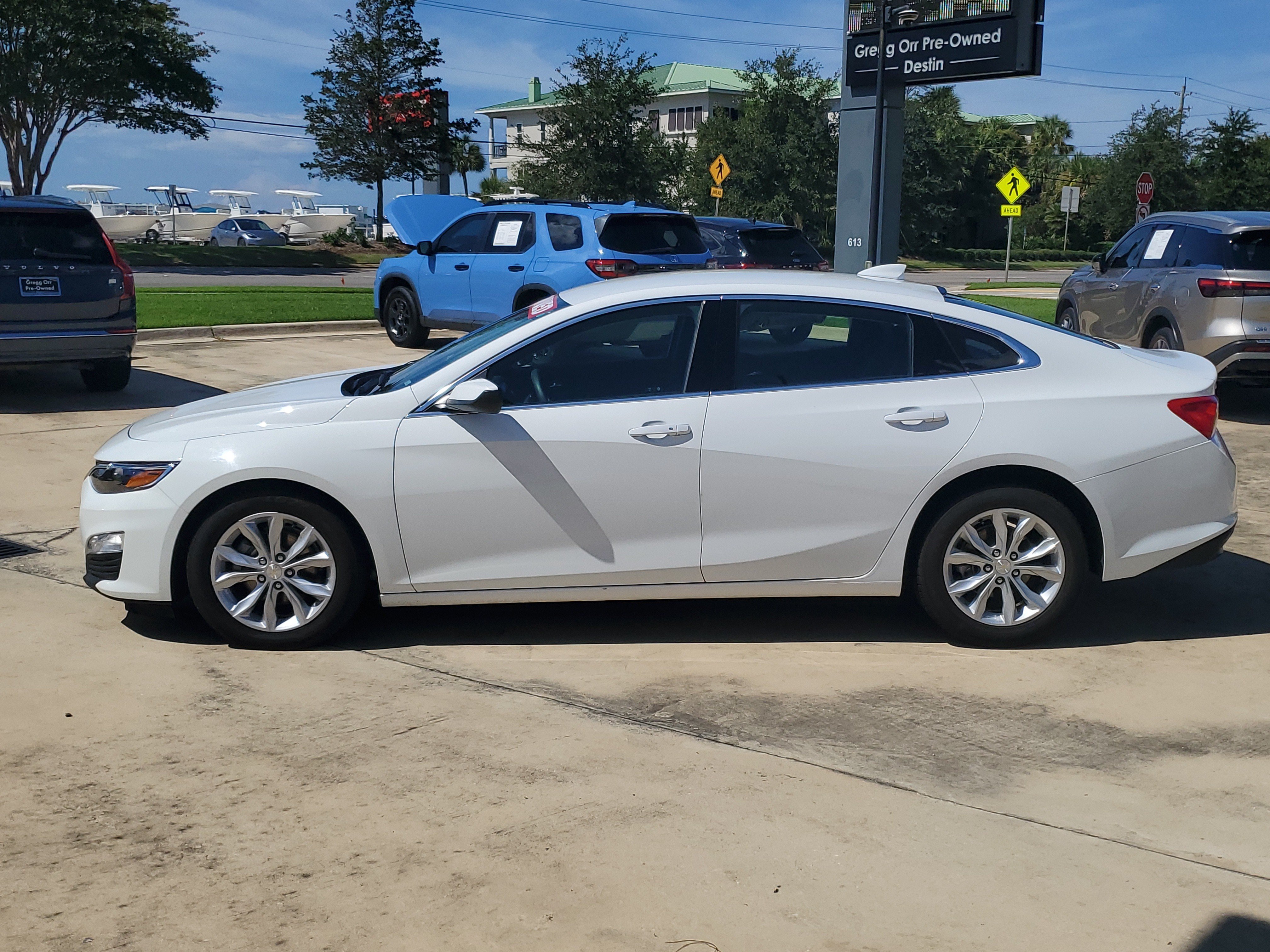 Used 2025 Chevrolet Malibu LT FWD image 2