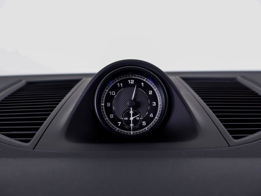 Used 2025 Porsche Macan image 15