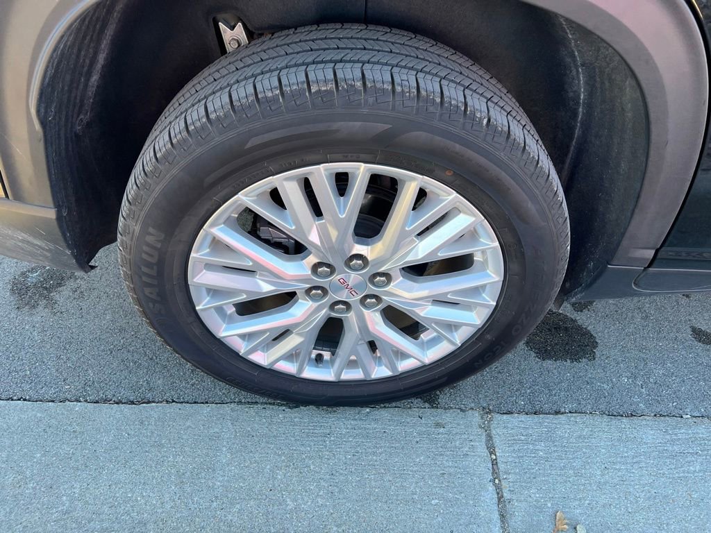 Used 2024 GMC Acadia Elevation image 11