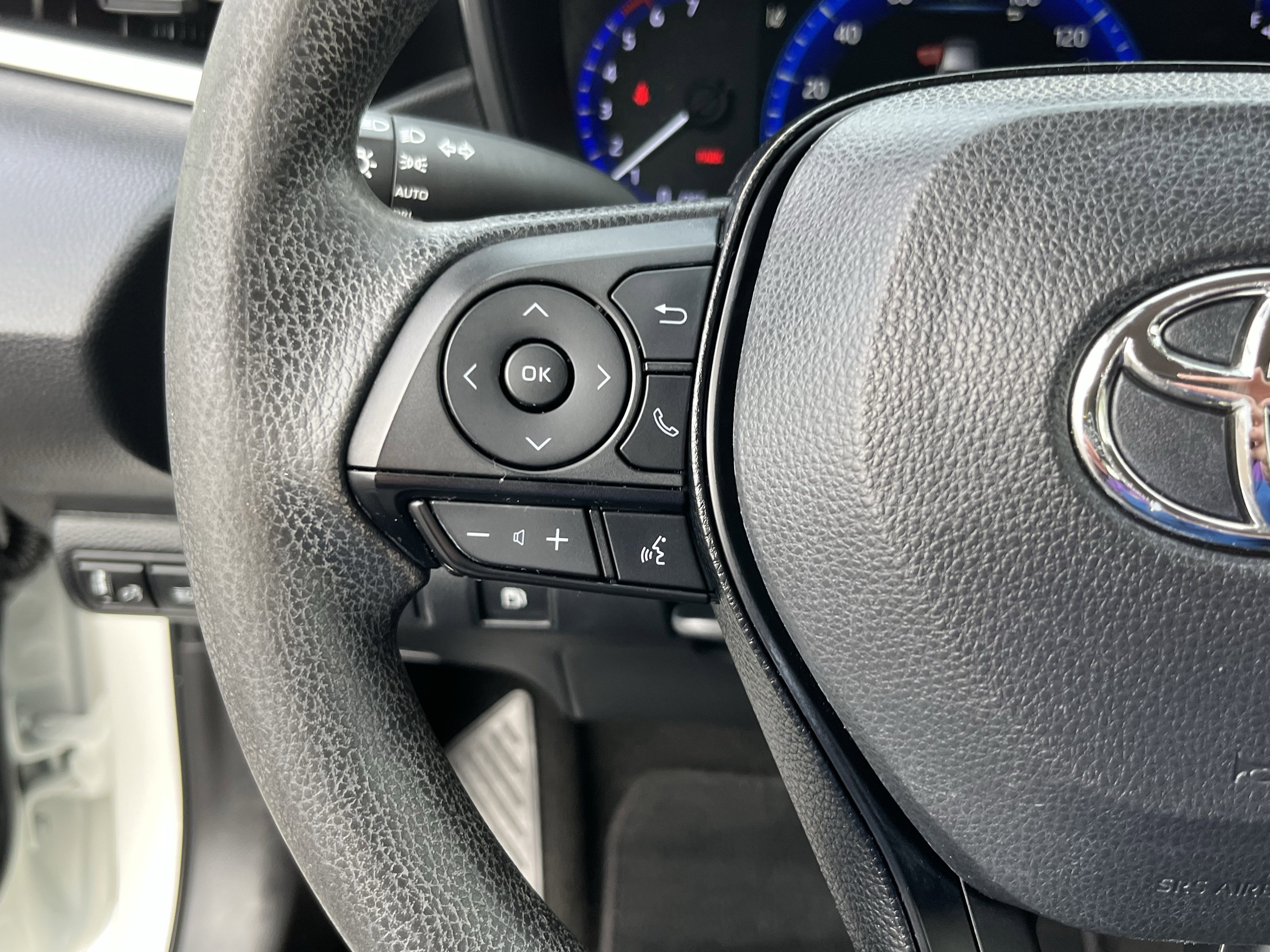 Used 2021 Toyota Corolla LE w/ Carpet Mat Package (TMS) image 18