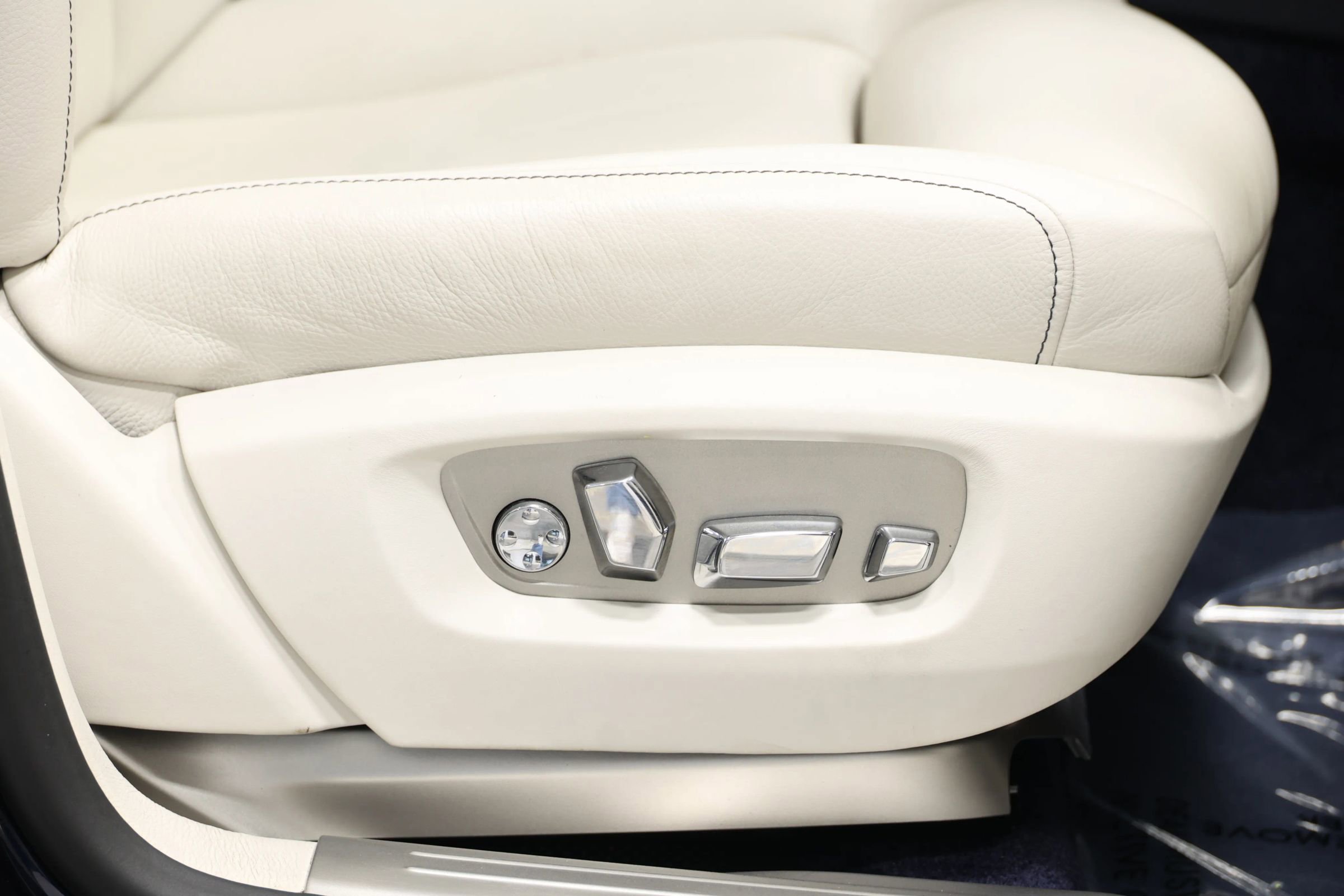 Used 2015 Rolls-Royce Ghost image 93