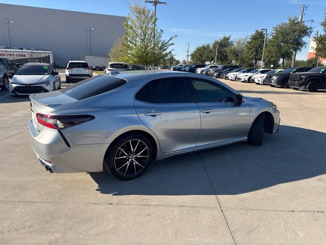 Used 2023 Toyota Camry SE FWD image 3