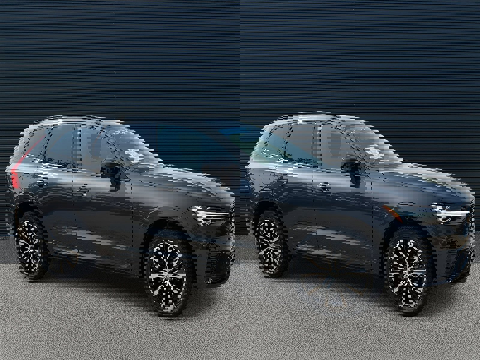 Certified 2025 Volvo XC60 B5 Plus w/ Climate Package image 3