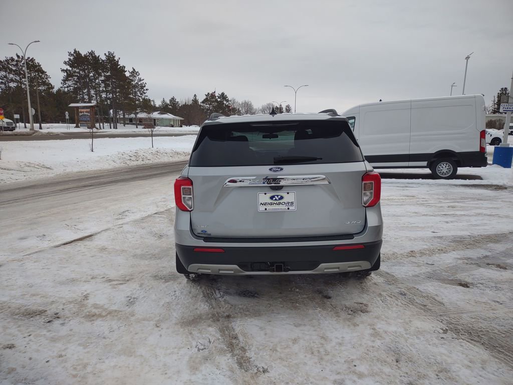 Used 2021 Ford Explorer XLT w/ Equipment Group 202A image 4