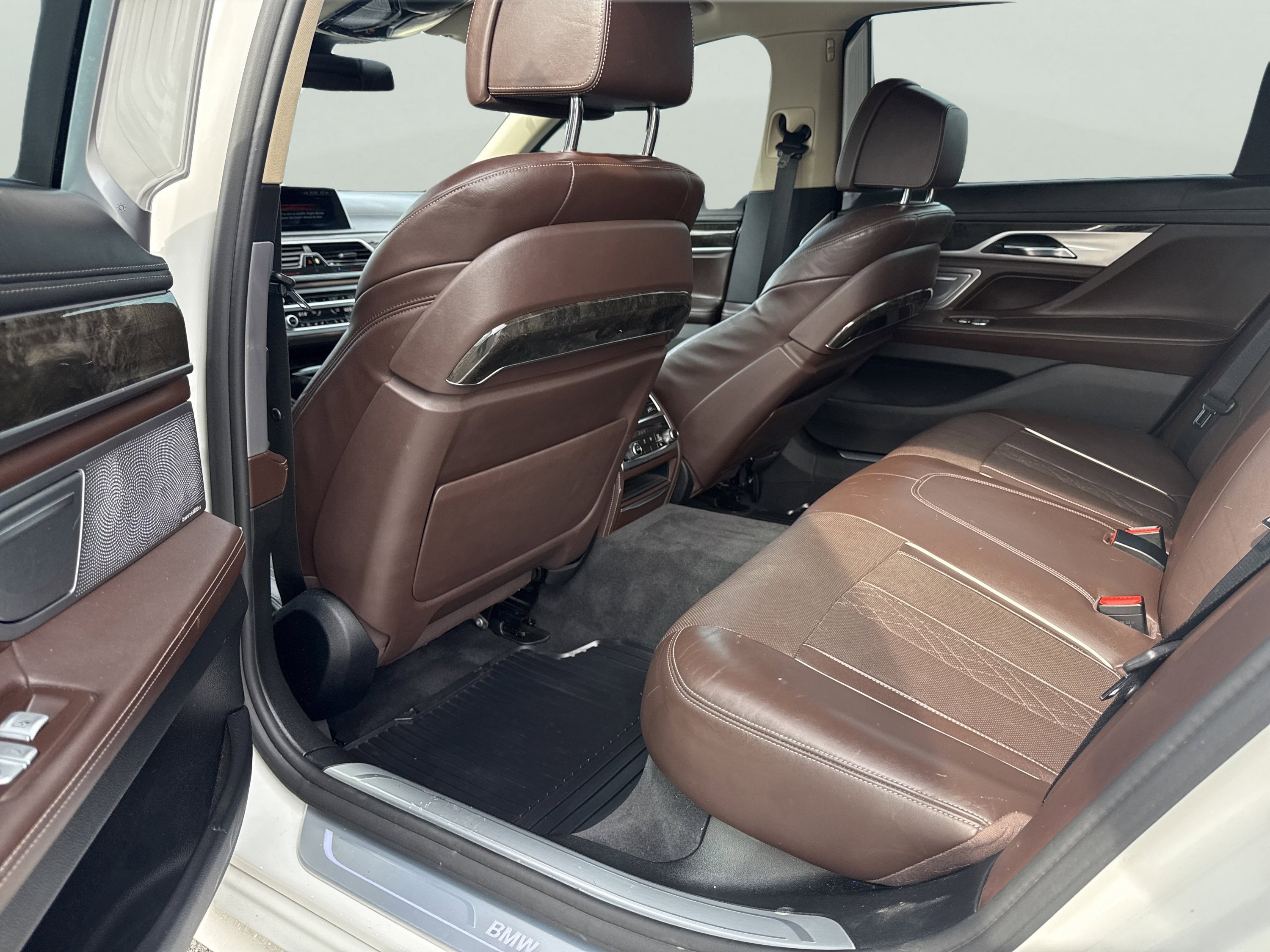 Used 2016 BMW 750i xDrive image 8