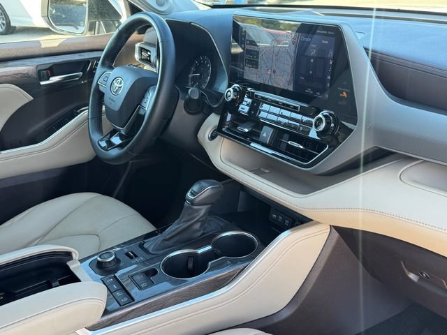 Used 2021 Toyota Highlander Platinum AWD/4WD image 10