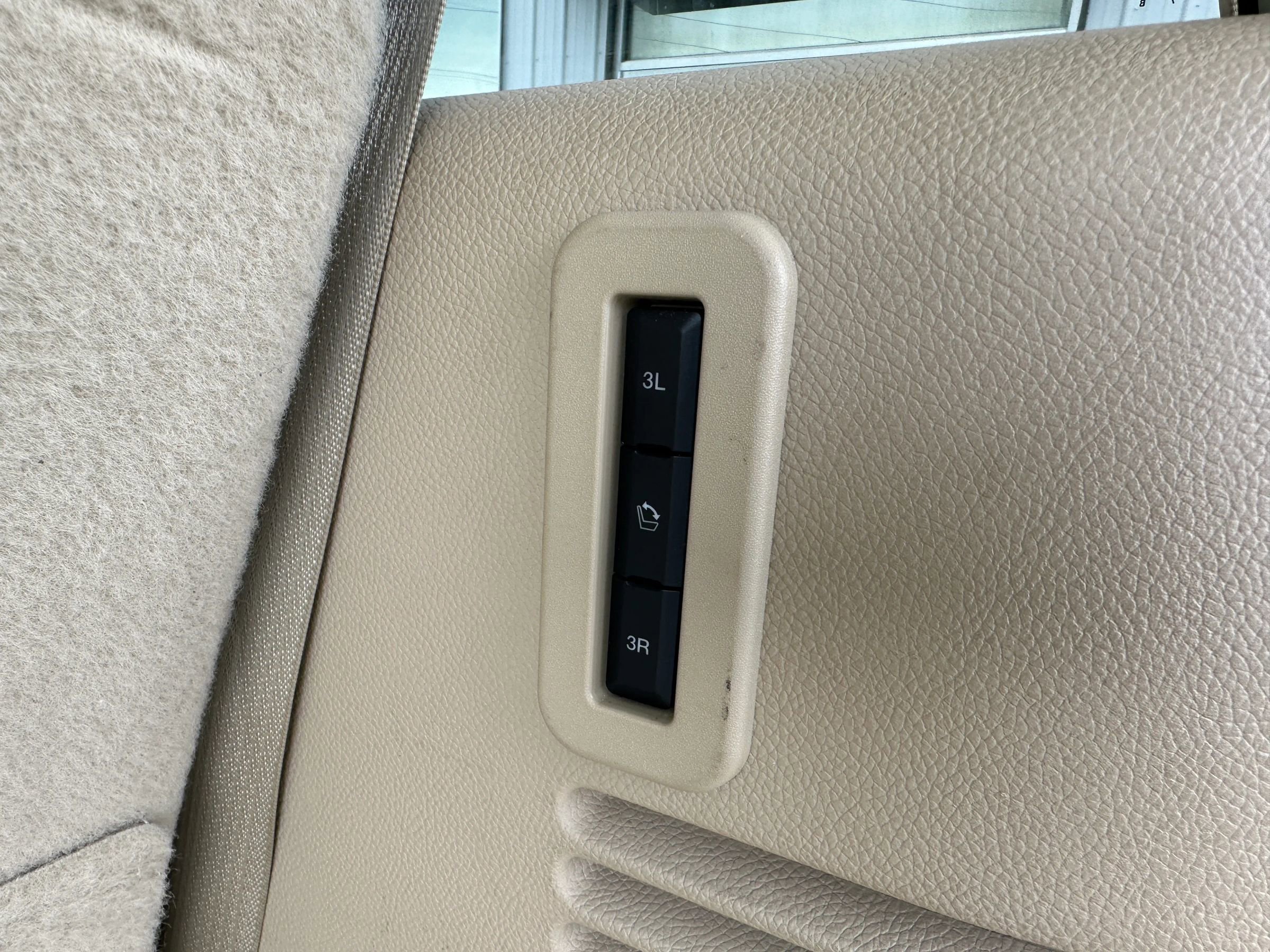 Used 2017 Lincoln Navigator Reserve image 36