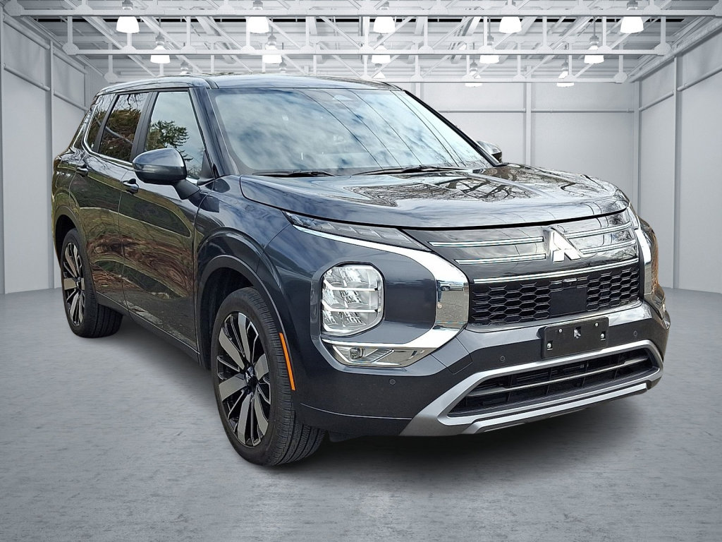 Used 2025 Mitsubishi Outlander SE FWD image 3