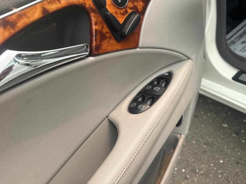 Used 2007 Mercedes-Benz E 350 4MATIC Sedan image 11