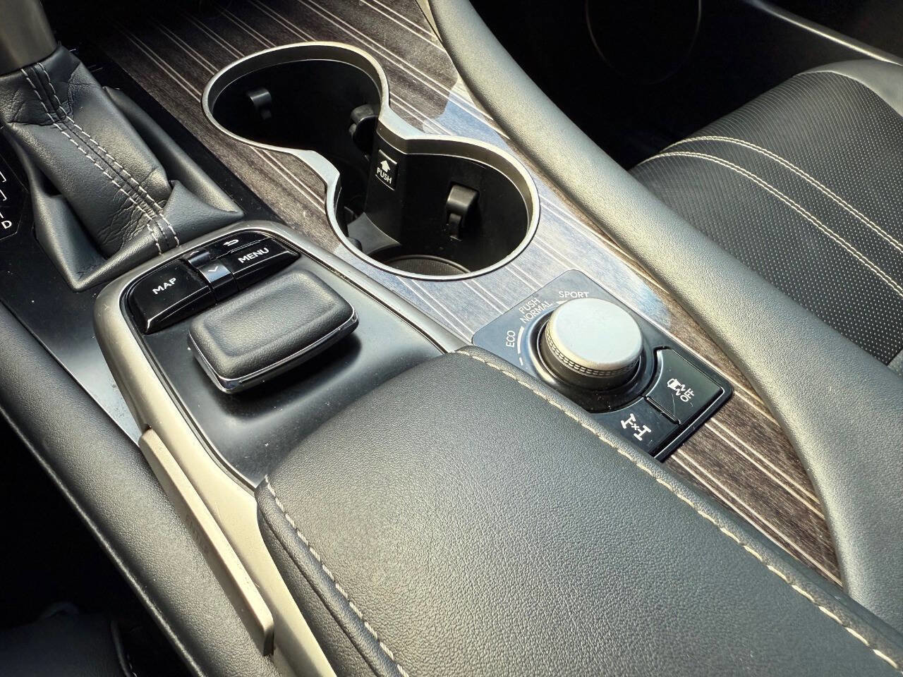 Used 2018 Lexus RX 350L Luxury w/ Accessory Package image 45