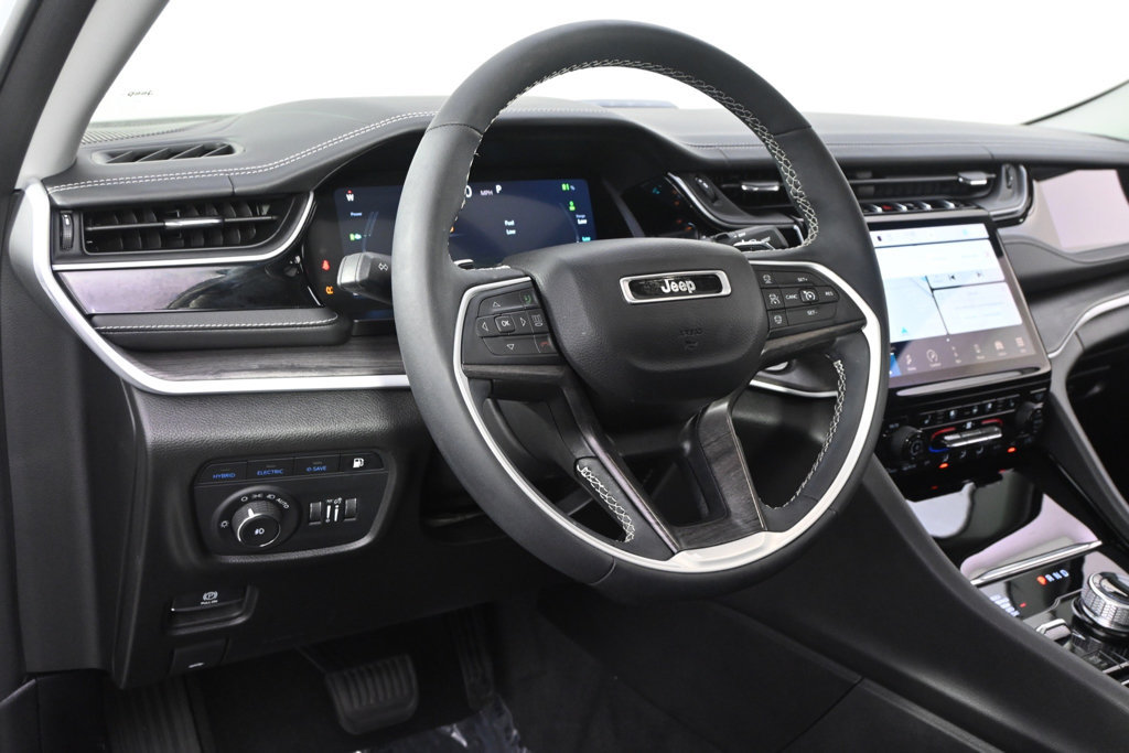 Used 2022 Jeep Grand Cherokee Limited 4xe w/ Luxury Tech Group II AWD/4WD image 9