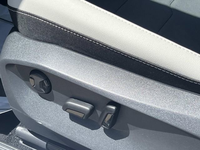 New 2026 Volkswagen Taos SE FWD image 14