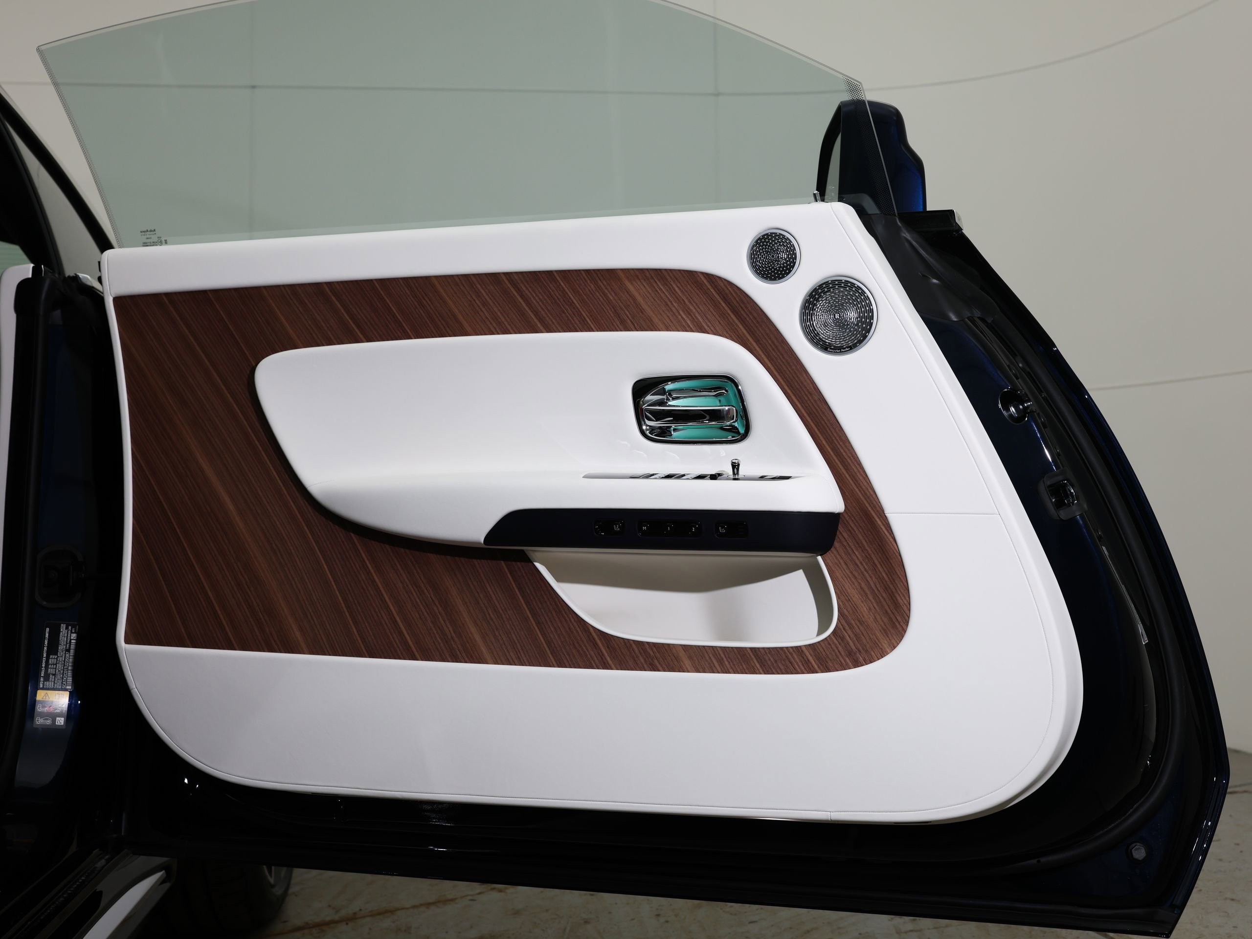 New 2026 Rolls-Royce Spectre Base image 47