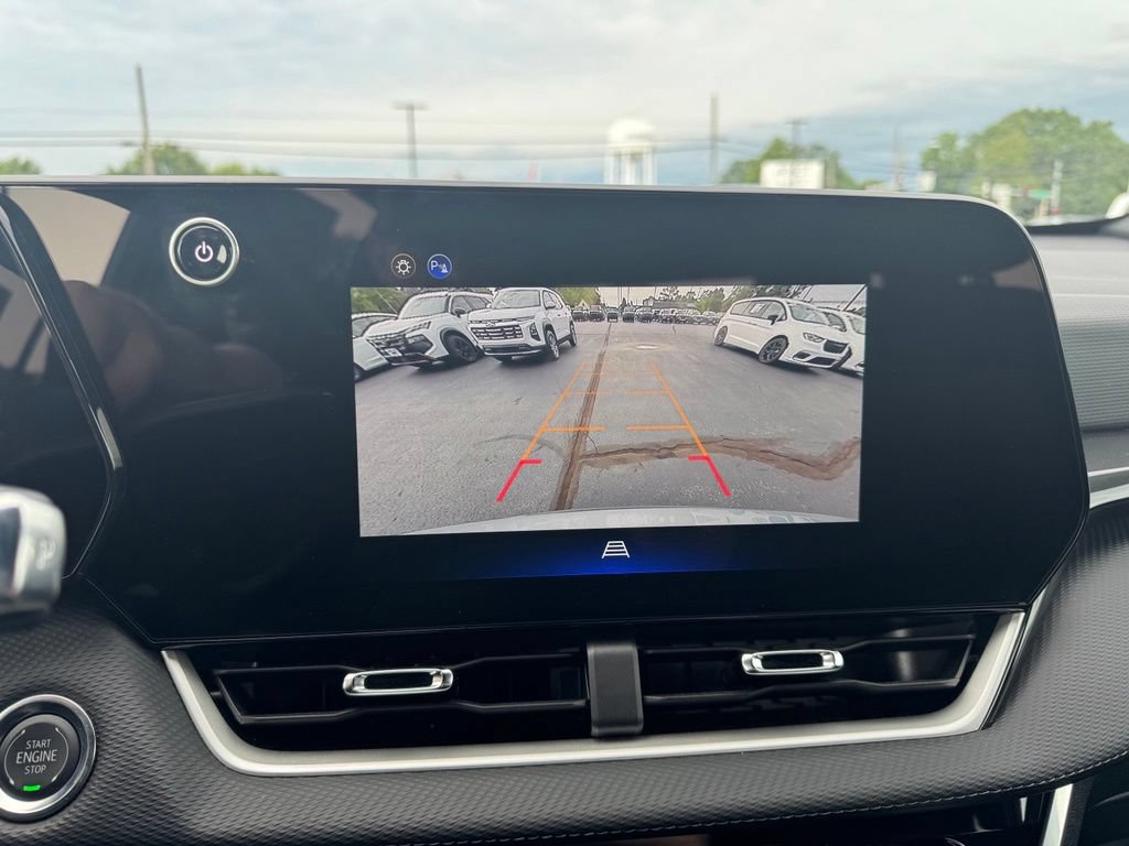 Used 2026 Chevrolet Equinox LT FWD image 11