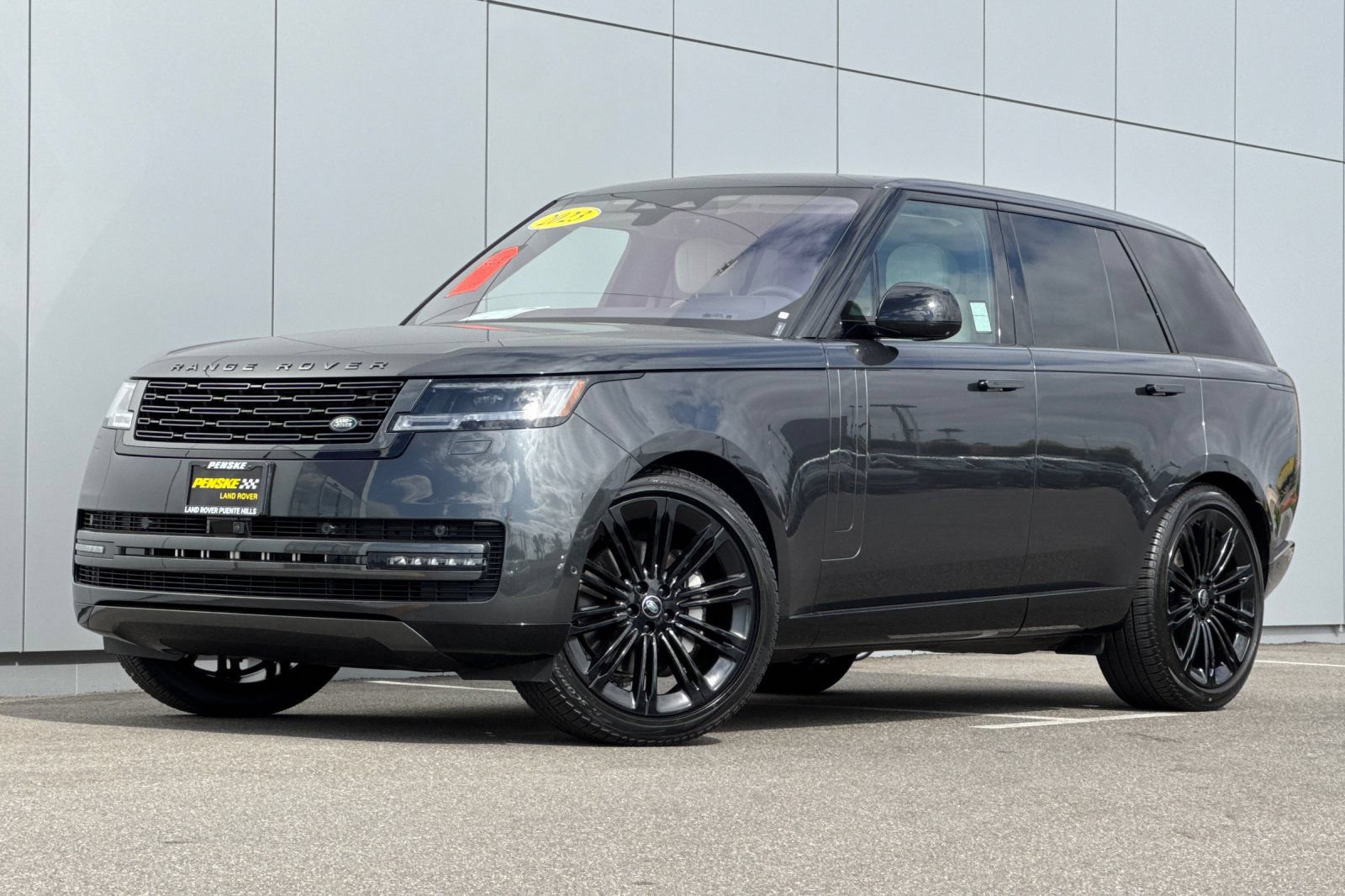 Used 2023 Land Rover Range Rover SE AWD/4WD image 1