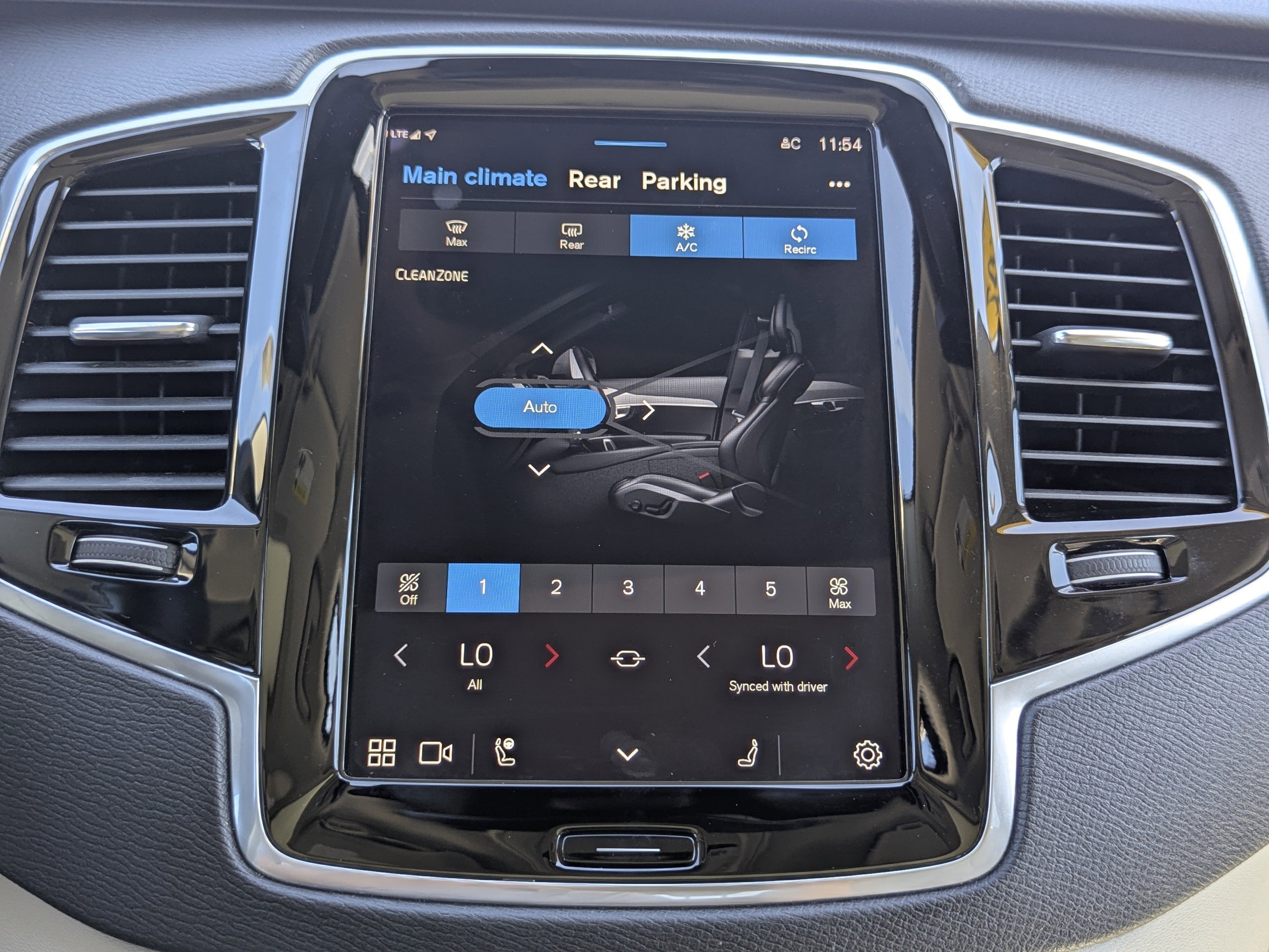 Used 2023 Volvo XC90 T8 Plus w/ Protection Package Premier image 29