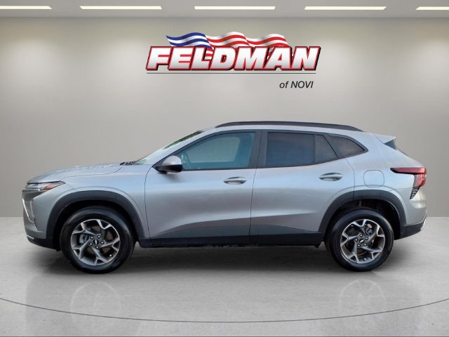 Used 2025 Chevrolet Trax LT w/ Driver Confidence Package FWD image 2