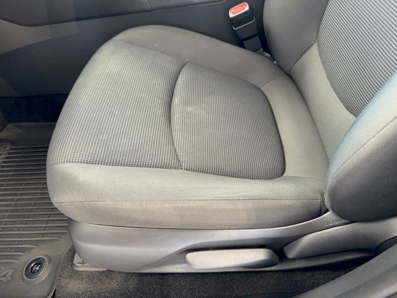 Used 2023 Toyota RAV4 LE AWD/4WD image 16