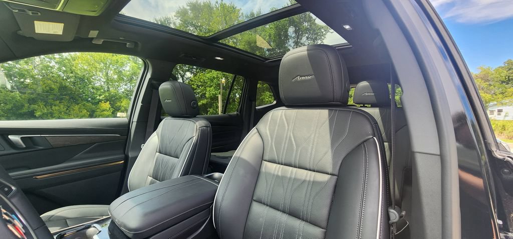 Used 2026 Buick Enclave Avenir w/ Super Cruise Package FWD image 17