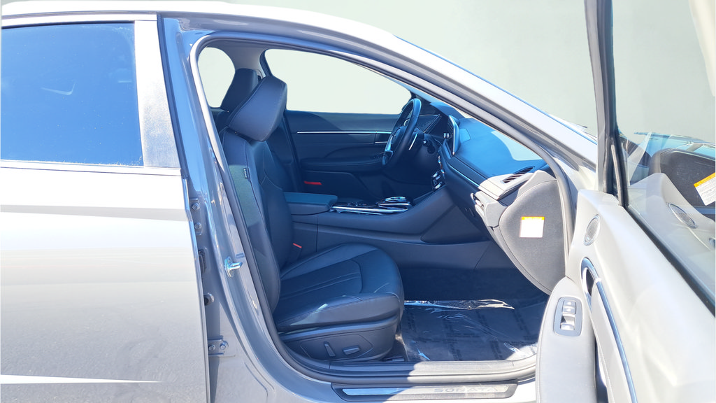 Used 2022 Hyundai Sonata Limited w/ Cargo Package FWD image 16