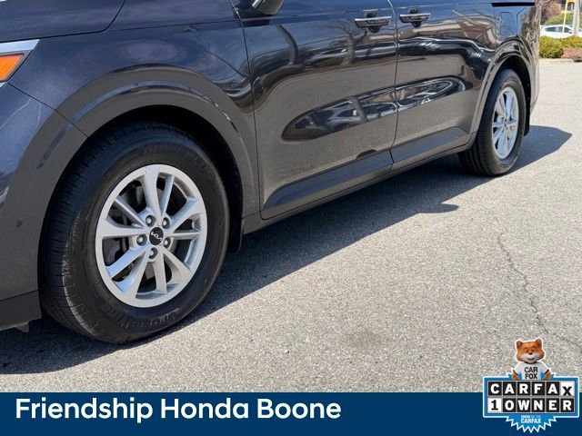 Used 2022 Kia Carnival LX image 9