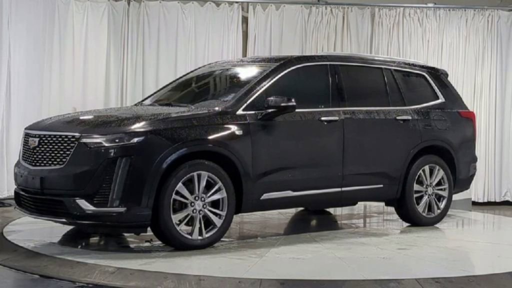 Used 2023 Cadillac XT6 Premium Luxury image 5