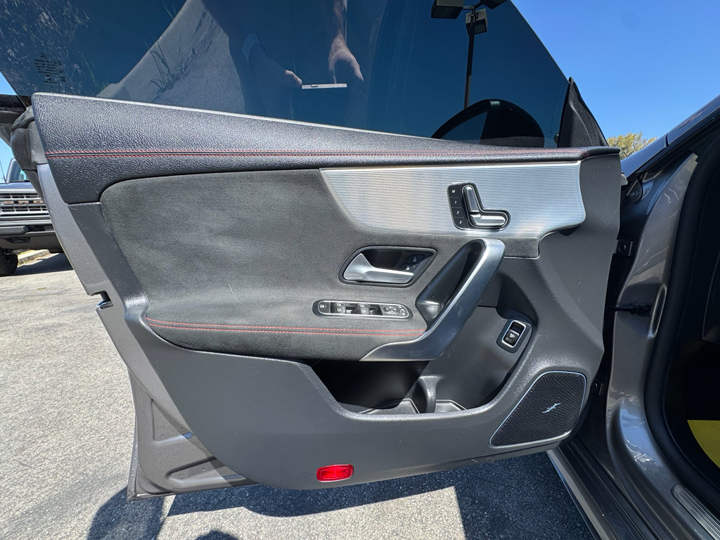 Used 2023 Mercedes-Benz CLA 250 image 23