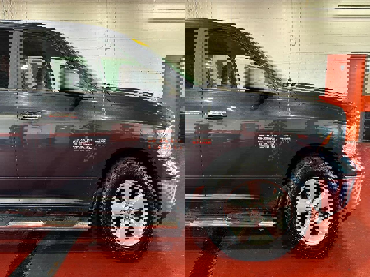 Used 2016 RAM 1500 Classic SLT image 5