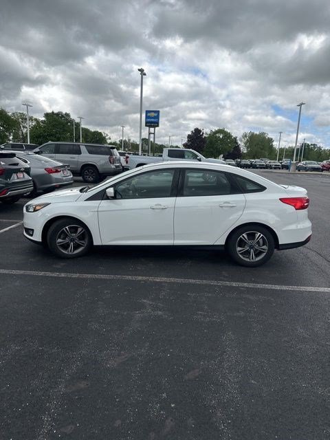 Used 2018 Ford Focus SE w/ SE Appearance Package FWD image 17