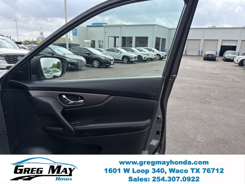 Used 2015 Nissan Rogue SV w/ SV Premium Package image 27