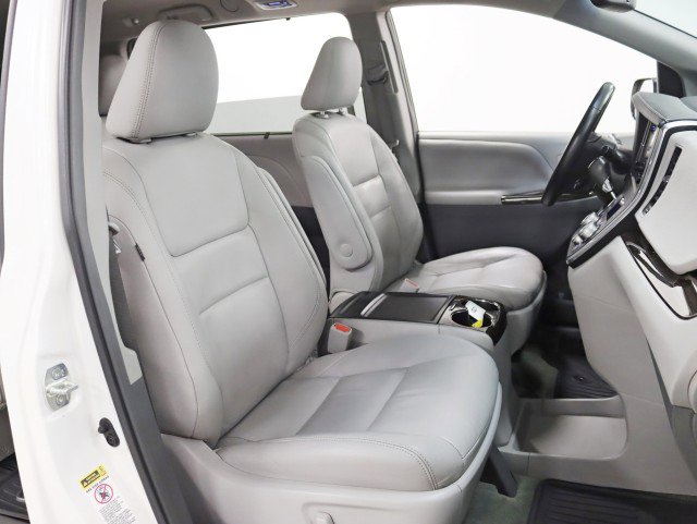 Used 2015 Toyota Sienna XLE w/ XLE Navigation Package image 23