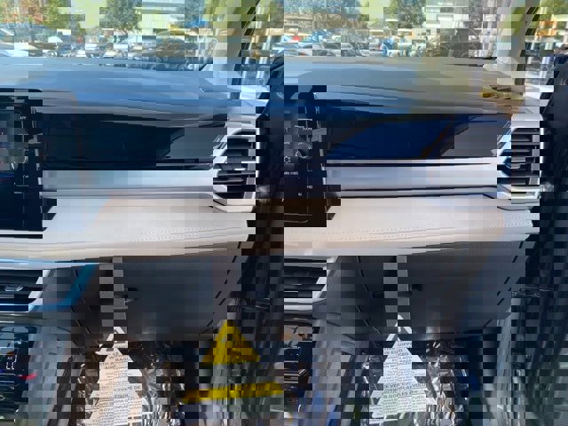 New 2025 Volkswagen Taos SE image 52