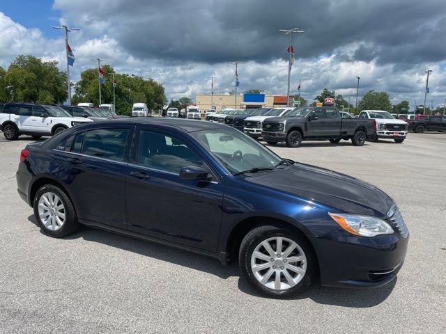 Used 2011 Chrysler 200 Touring FWD image 2