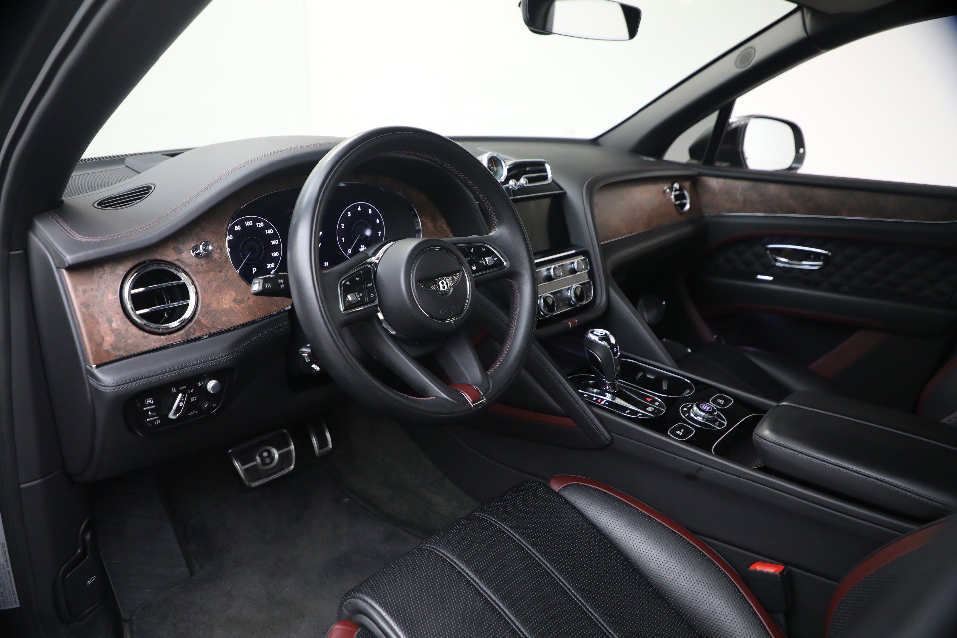 Used 2022 Bentley Bentayga image 18