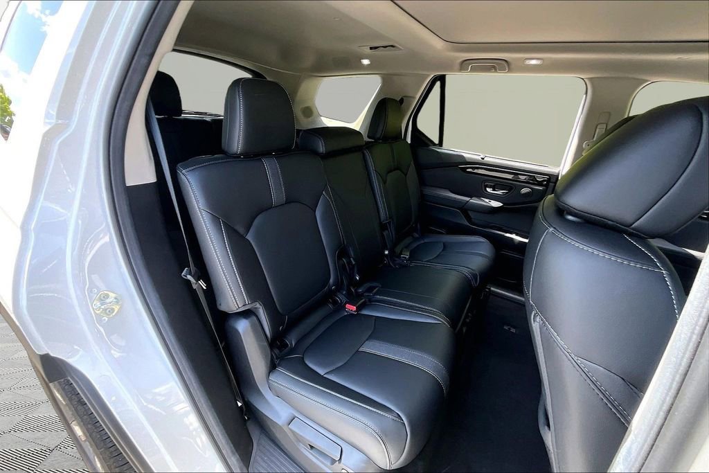Certified 2025 Honda Pilot Touring image 19