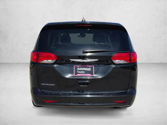 Used 2023 Chrysler Voyager LX image 7