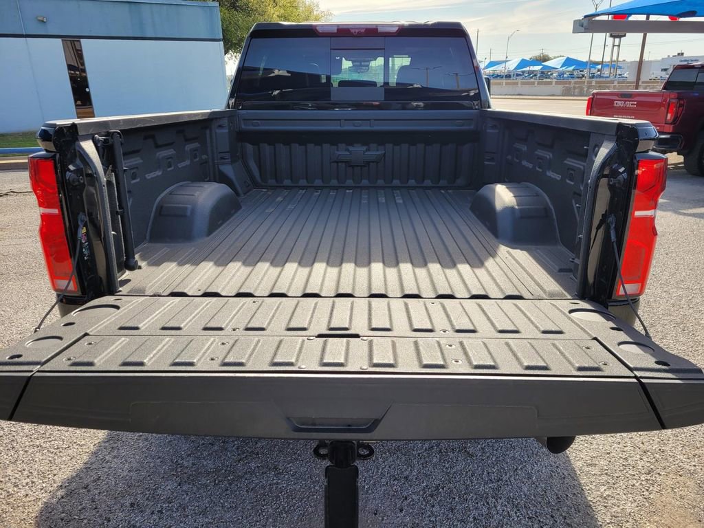 Used 2025 Chevrolet Silverado 2500 High Country w/ Midnight Edition AWD/4WD image 13