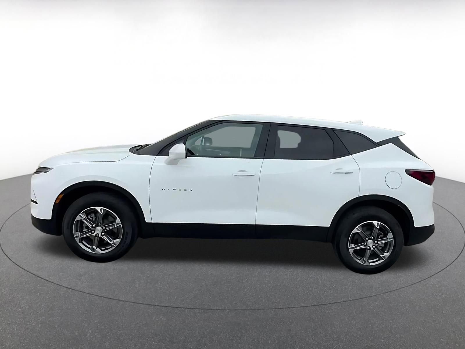 Used 2025 Chevrolet Blazer LT image 9