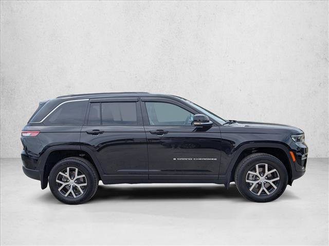 Used 2025 Jeep Grand Cherokee Limited w/ MOPAR Finishing Package AWD/4WD image 4
