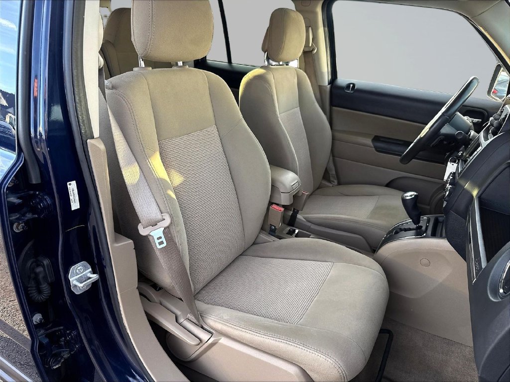 Used 2015 Jeep Patriot Latitude w/ Sun/Sound Group AWD/4WD image 33
