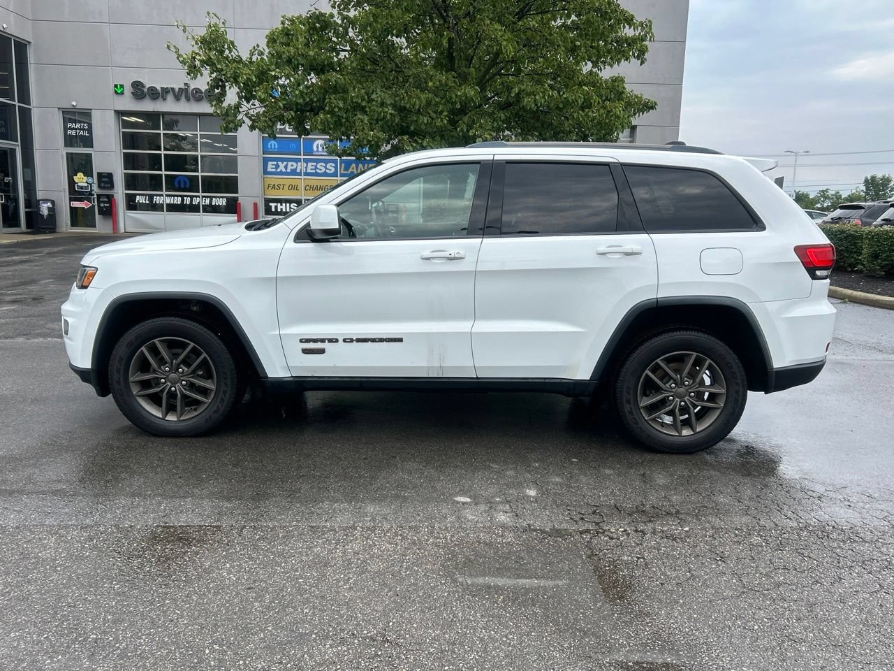 Used 2016 Jeep Grand Cherokee Laredo 75th Anniversary AWD/4WD image 8