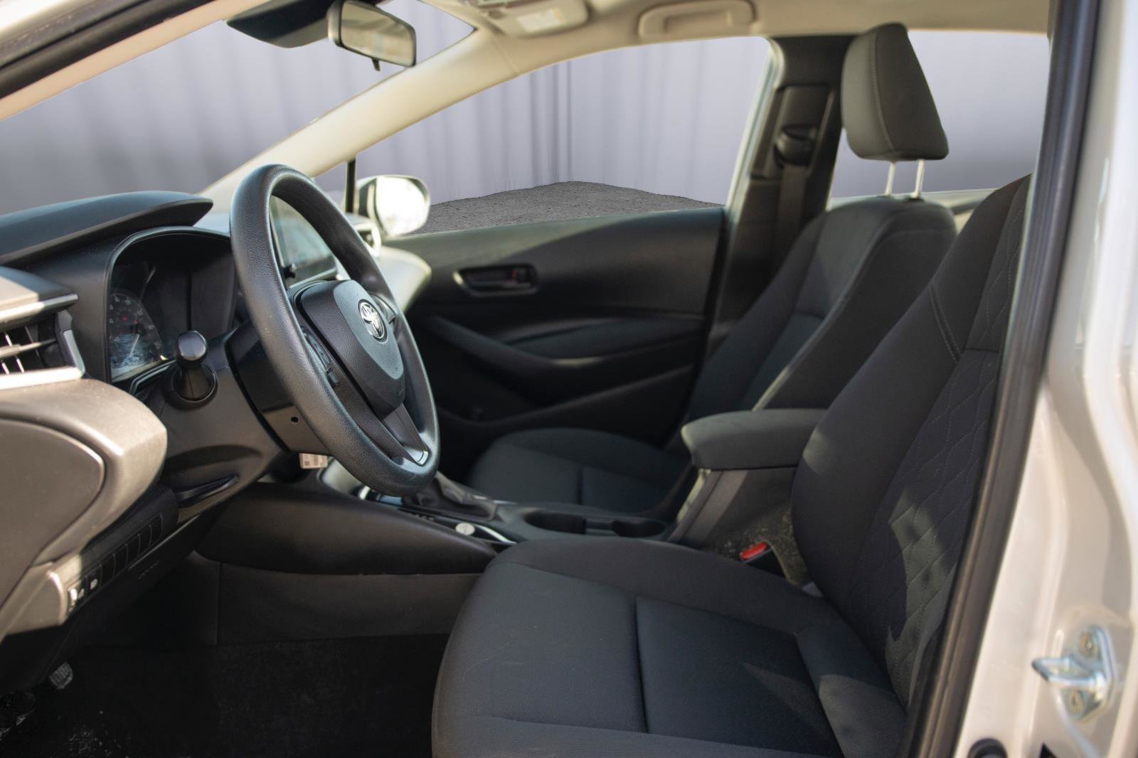 Used 2023 Toyota Corolla LE image 2