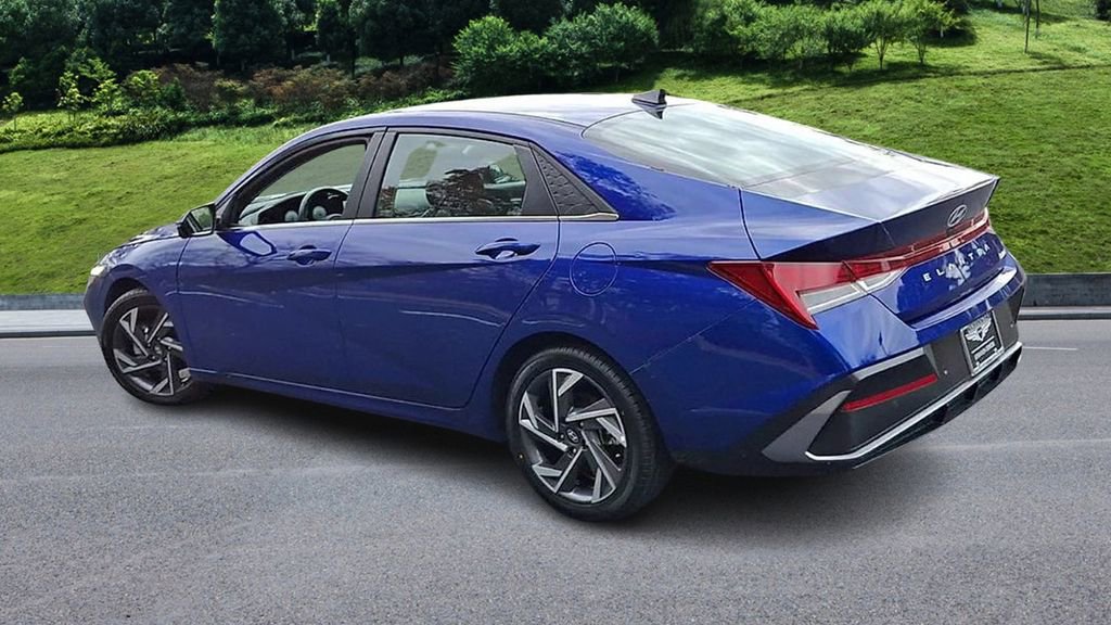 Used 2024 Hyundai Elantra Limited image 6