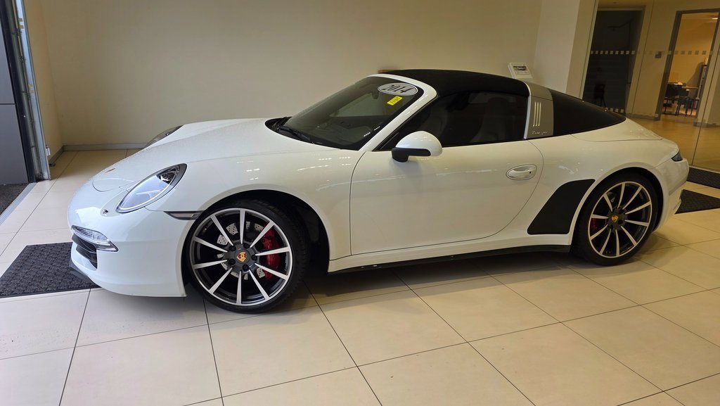 Used 2014 Porsche 911 Targa 4S image 2