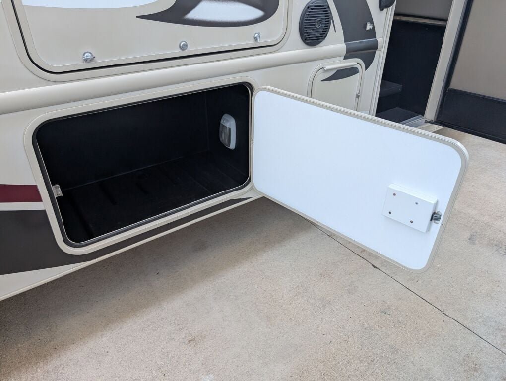Used 2014 Ford F550 2WD Regular Cab Super Duty image 28