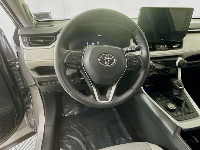 Used 2023 Toyota RAV4 Limited image 11