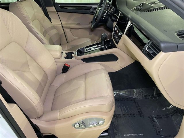 Certified 2025 Porsche Macan image 23